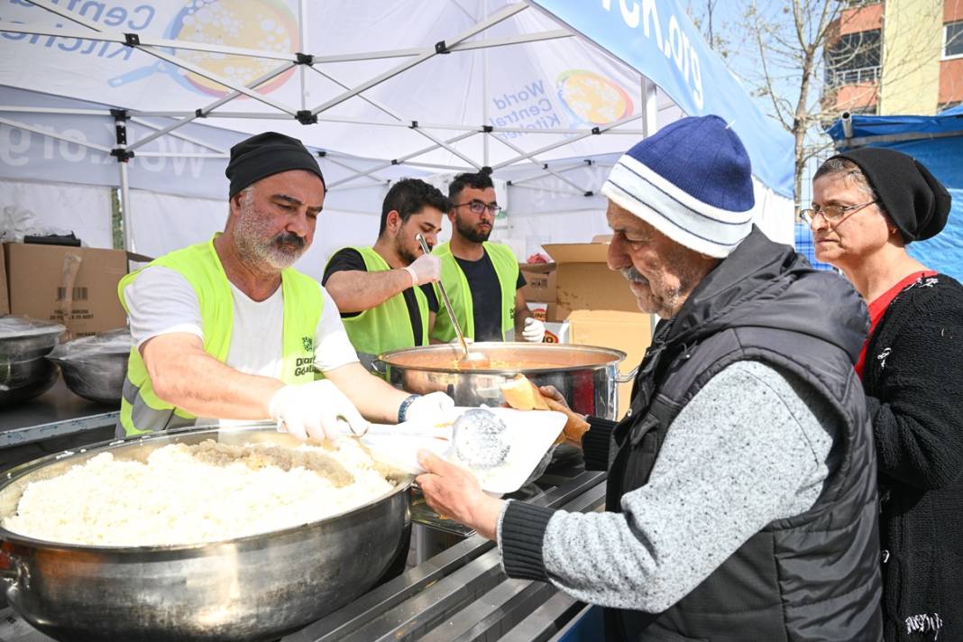 İhtiyaç olduğu sürece burada kalacağım! 'Erdal Bakkal' Cengiz Bozkurt'un 20 gündür deprem bölgesinde olduğu ortaya çıktı! 1